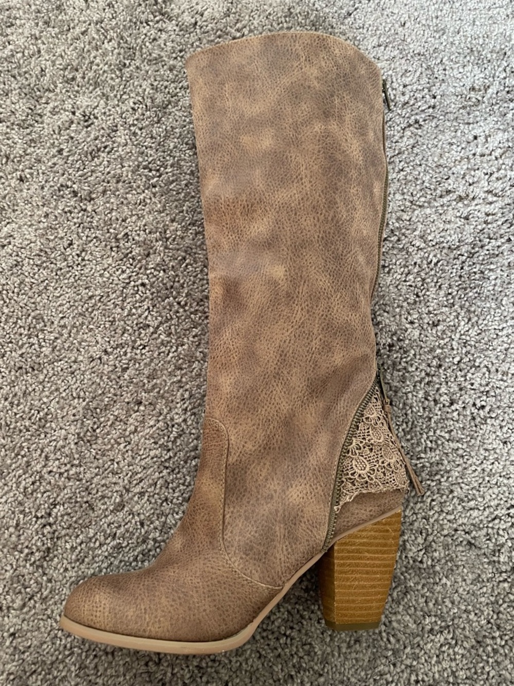 BOUTIQUE NOT RATED BOOTS WITH DETAIL size 8.5 - Picture 6 of 9